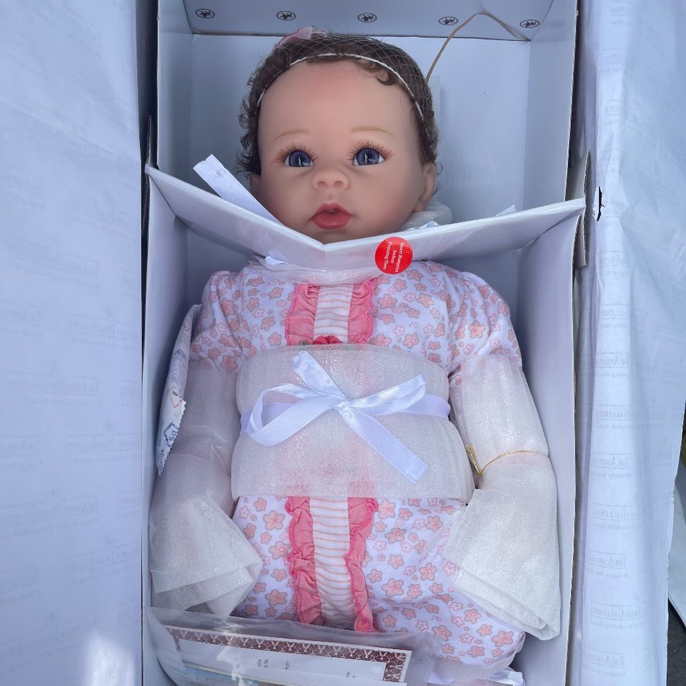 Ashton Drake baby doll : Katie